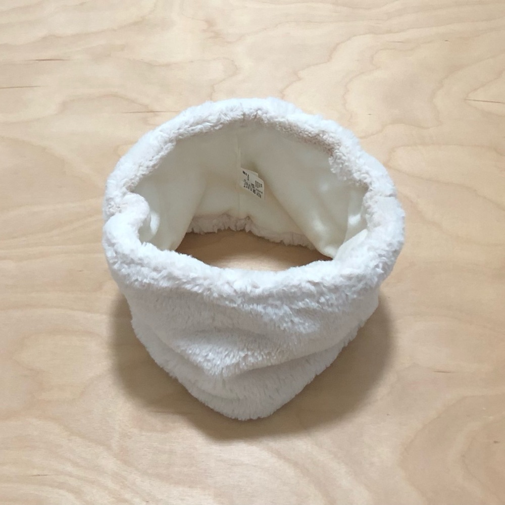 Uniqlo Plush Fleece Neck Warmer White Outdoor Womens Size 4.